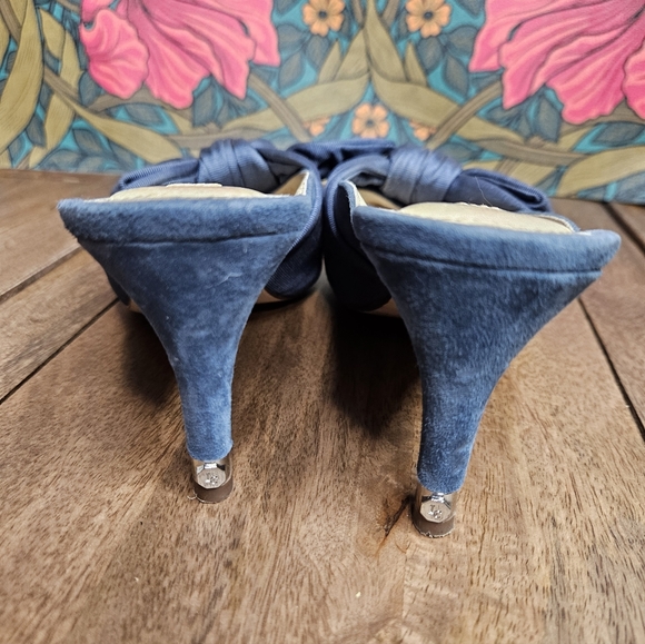 Louise et Cie Navy Suede Kitten Heels Bow Detail - Picture 4 of 9